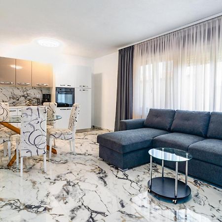 Amazing Apartment In Podstrana With Wifi Exterior photo