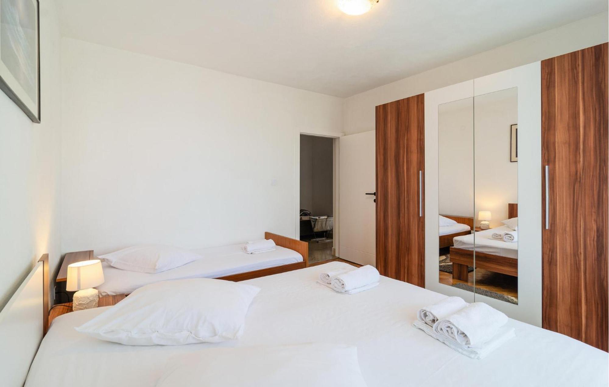 Amazing Apartment In Podstrana With Wifi Exterior photo